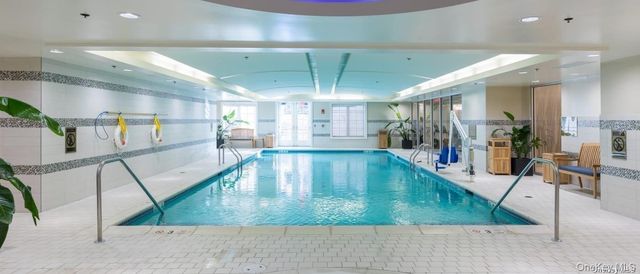 2000 Royal Court 2109, North Hills, NY 11040