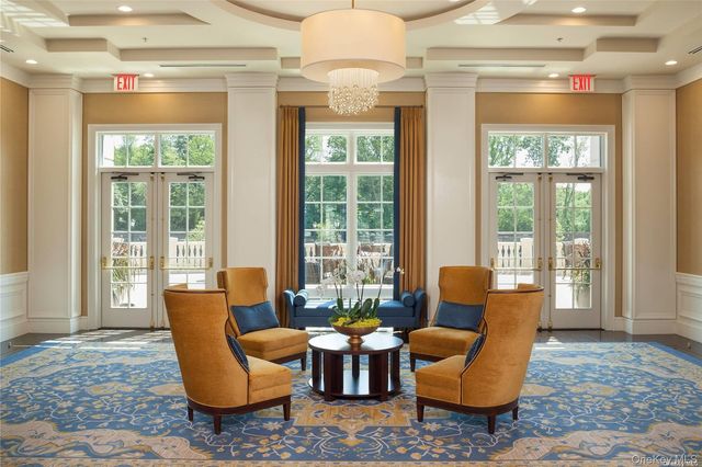 2000 Royal Court 2109, North Hills, NY 11040