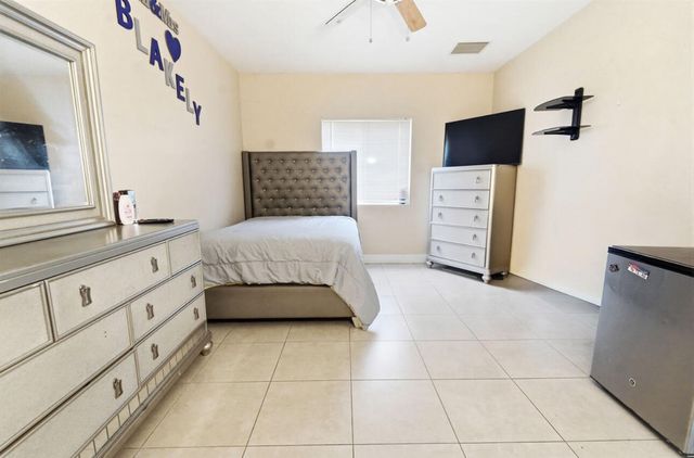 2430 NW 13TH Street, Pompano Beach, FL 33069