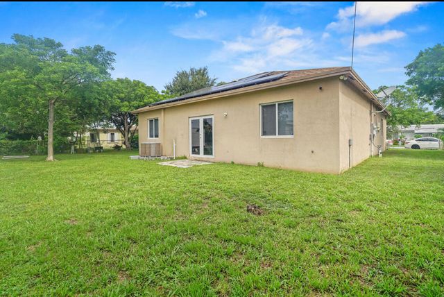 2430 NW 13TH Street, Pompano Beach, FL 33069
