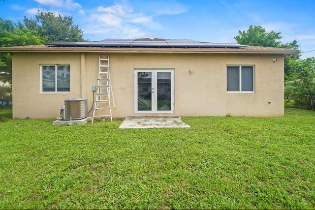 2430 NW 13TH Street, Pompano Beach, FL 33069