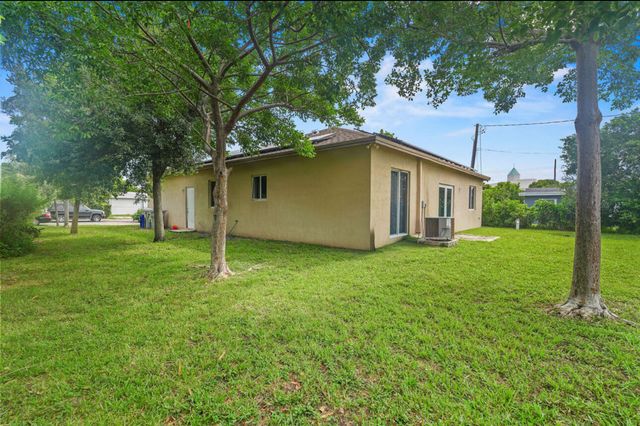 2430 NW 13TH Street, Pompano Beach, FL 33069