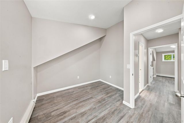 16 West Drive, Bay Shore, NY 11706