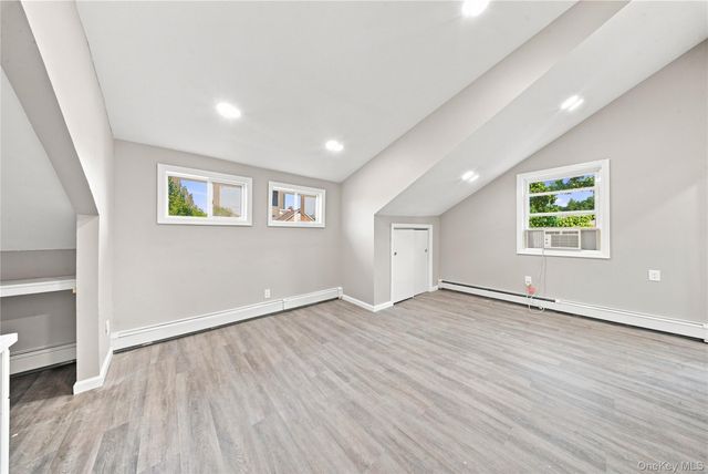 16 West Drive, Bay Shore, NY 11706