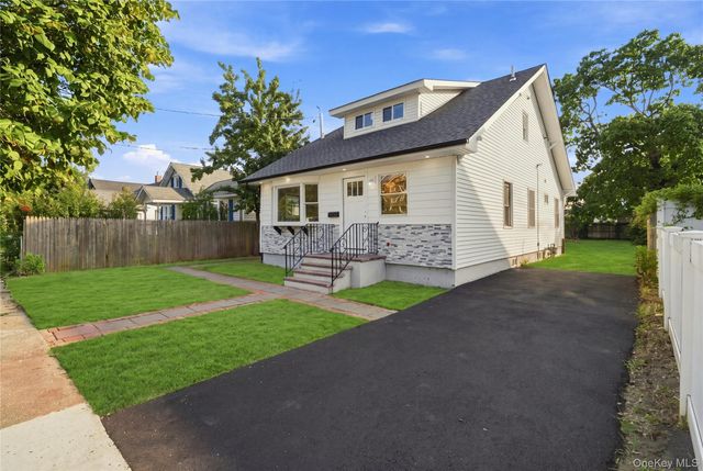 16 West Drive, Bay Shore, NY 11706