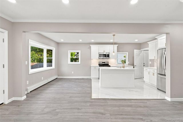 16 West Drive, Bay Shore, NY 11706