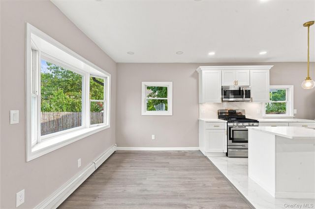 16 West Drive, Bay Shore, NY 11706