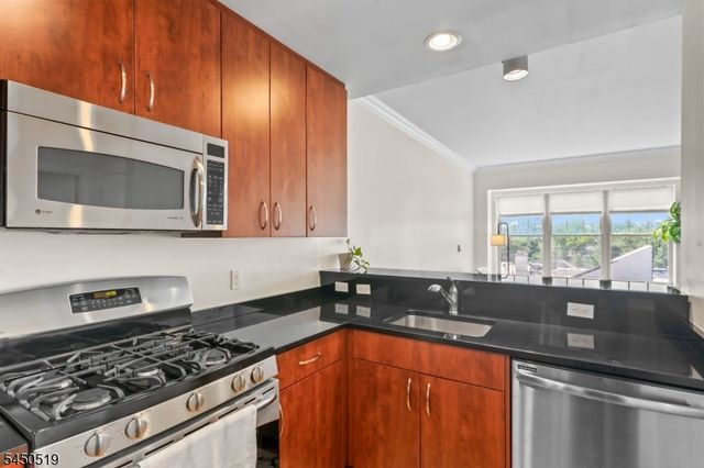 48 S Park St 502, Montclair Twp., NJ 07042