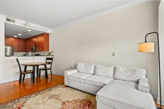 48 S Park St 502, Montclair Twp., NJ 07042
