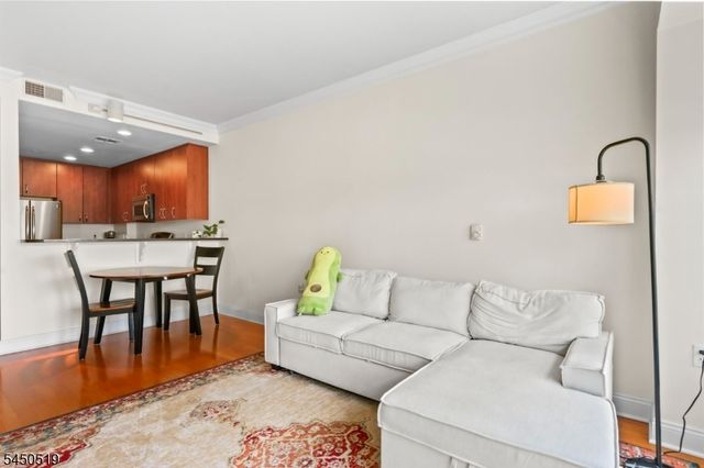 48 S Park St 502, Montclair Twp., NJ 07042