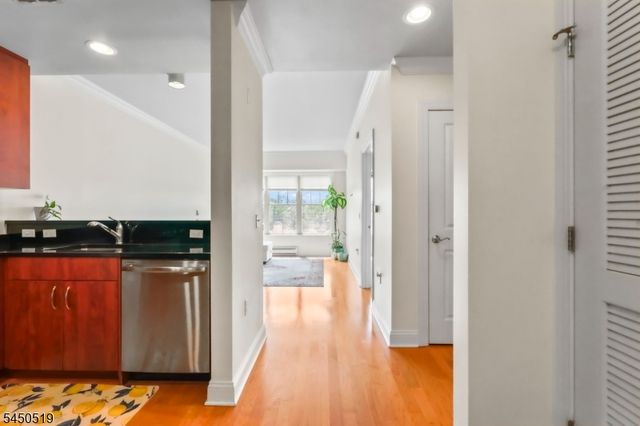 48 S Park St 502, Montclair Twp., NJ 07042