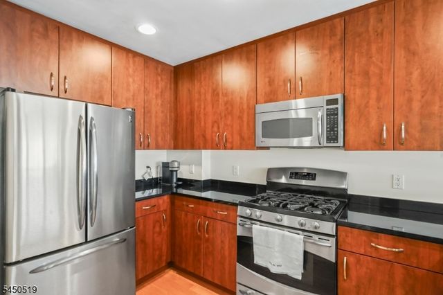 48 S Park St 502, Montclair Twp., NJ 07042