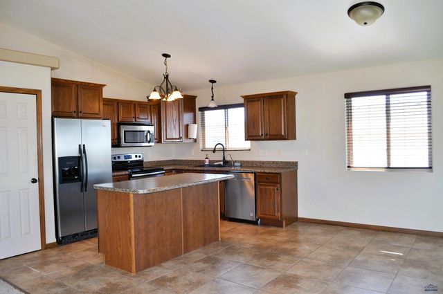 607 AIRWAY CT, Box Elder, SD 57719