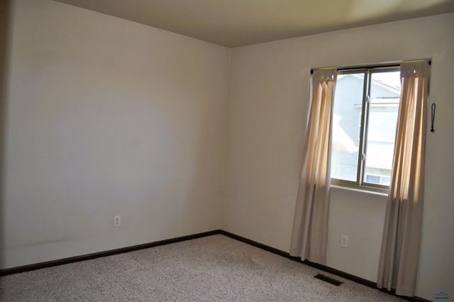 607 AIRWAY CT, Box Elder, SD 57719