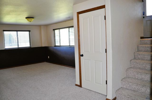 607 AIRWAY CT, Box Elder, SD 57719