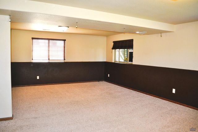 607 AIRWAY CT, Box Elder, SD 57719