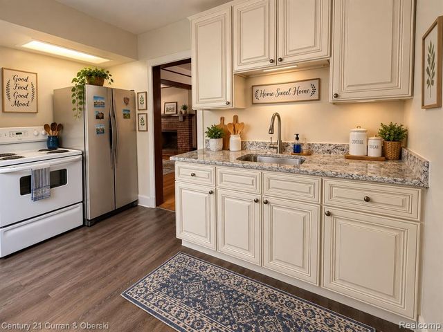 21507 Edna Street, Dearborn, MI 48124