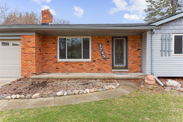 3745 Capitol Way, Highland Charter Township, MI 48356