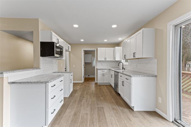 3745 Capitol Way, Highland Charter Township, MI 48356