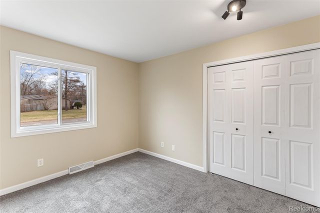 3745 Capitol Way, Highland Charter Township, MI 48356