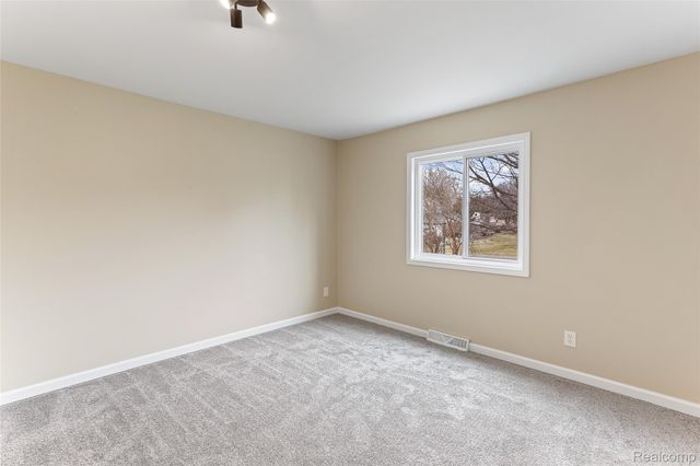 3745 Capitol Way, Highland Charter Township, MI 48356