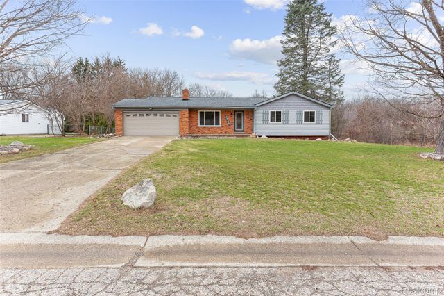 3745 Capitol Way, Highland Charter Township, MI 48356