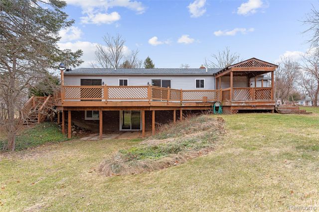 3745 Capitol Way, Highland Charter Township, MI 48356