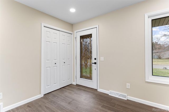 3745 Capitol Way, Highland Charter Township, MI 48356