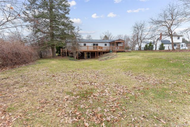 3745 Capitol Way, Highland Charter Township, MI 48356