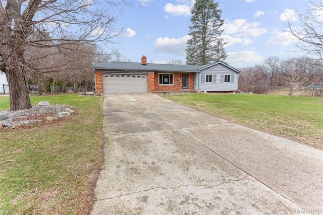 3745 Capitol Way, Highland Charter Township, MI 48356