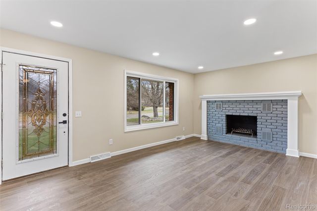 3745 Capitol Way, Highland Charter Township, MI 48356