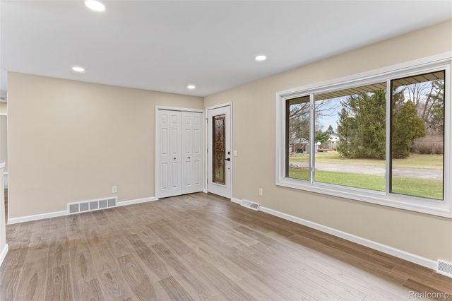 3745 Capitol Way, Highland Charter Township, MI 48356