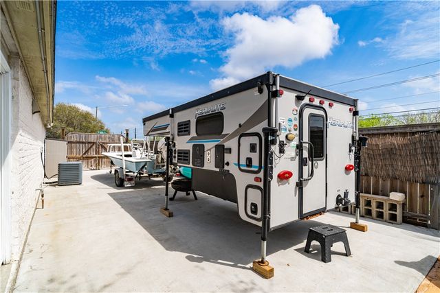 6341 Brianna Circ, Corpus Christi, TX 78414