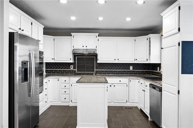 812 Deep Lake Drive NW, Kennesaw, GA 30144