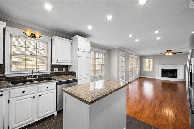 812 Deep Lake Drive NW, Kennesaw, GA 30144