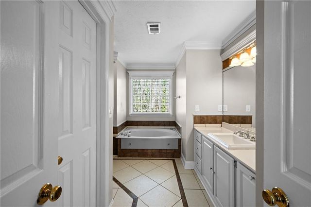 812 Deep Lake Drive NW, Kennesaw, GA 30144