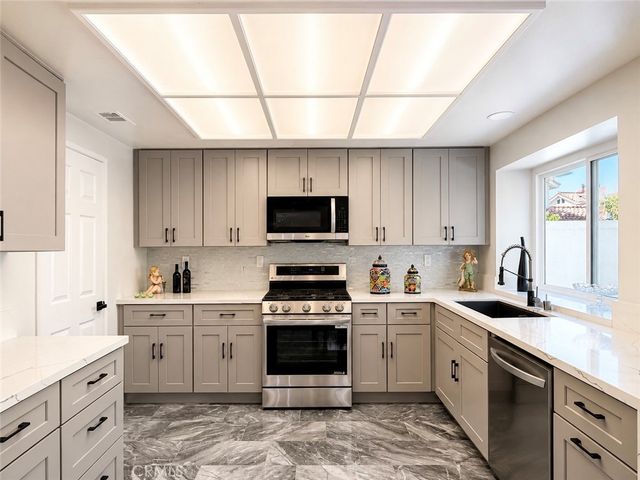 6 Cannes, Irvine, CA 92614
