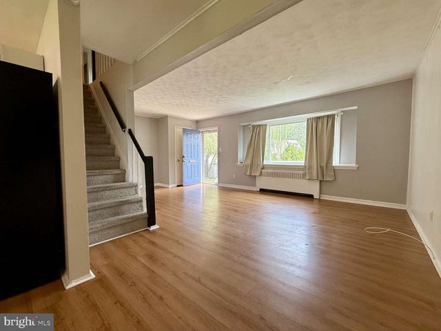 8 CONNELL CIR, Newark, DE 19711