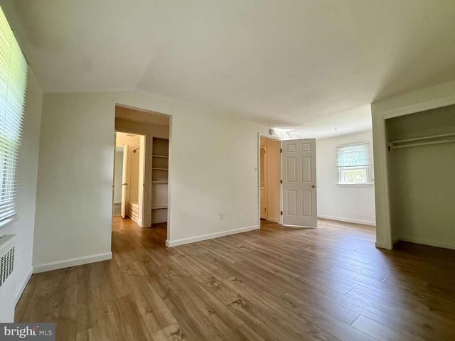 8 CONNELL CIR, Newark, DE 19711