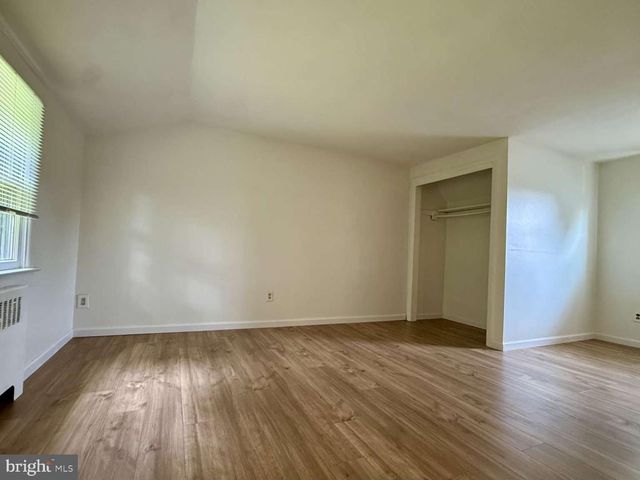 8 CONNELL CIR, Newark, DE 19711