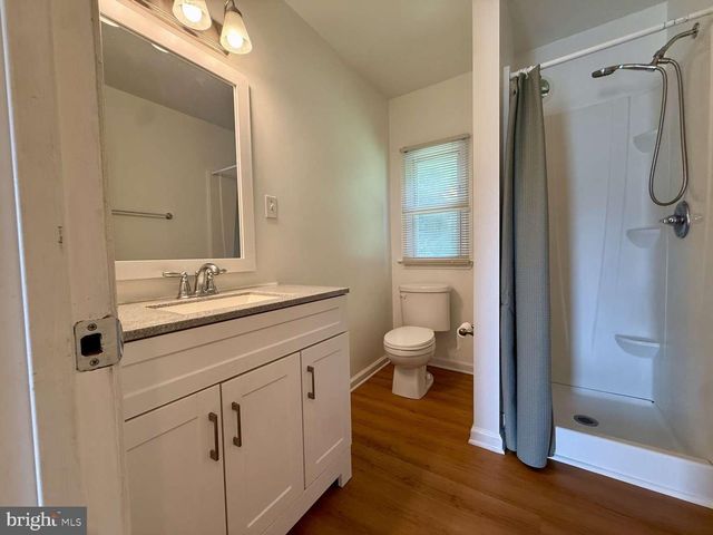 8 CONNELL CIR, Newark, DE 19711