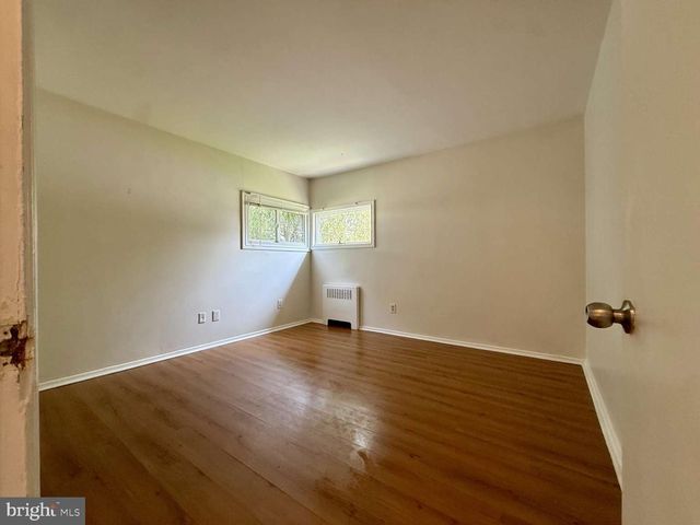 8 CONNELL CIR, Newark, DE 19711