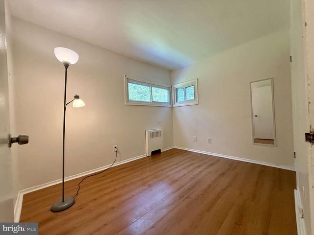 8 CONNELL CIR, Newark, DE 19711