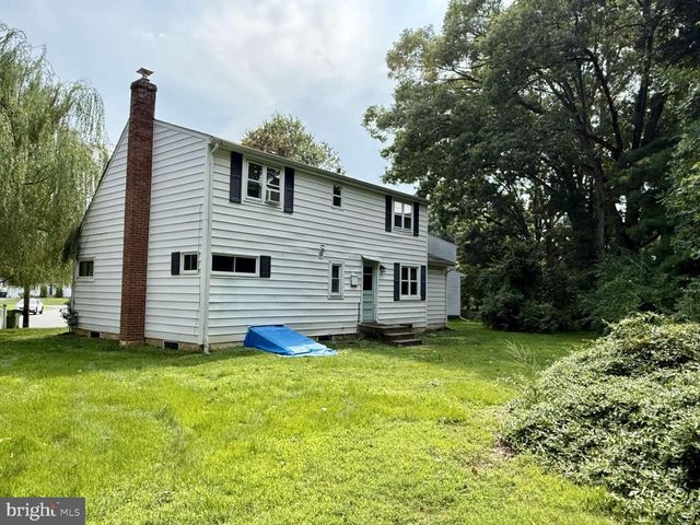 8 CONNELL CIR, Newark, DE 19711