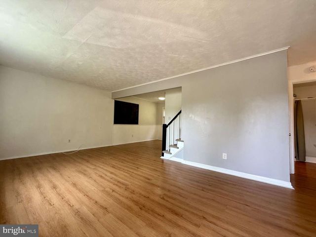 8 CONNELL CIR, Newark, DE 19711