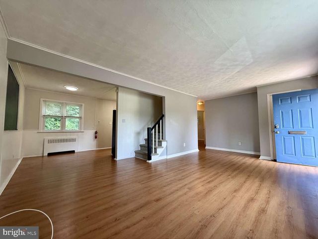 8 CONNELL CIR, Newark, DE 19711