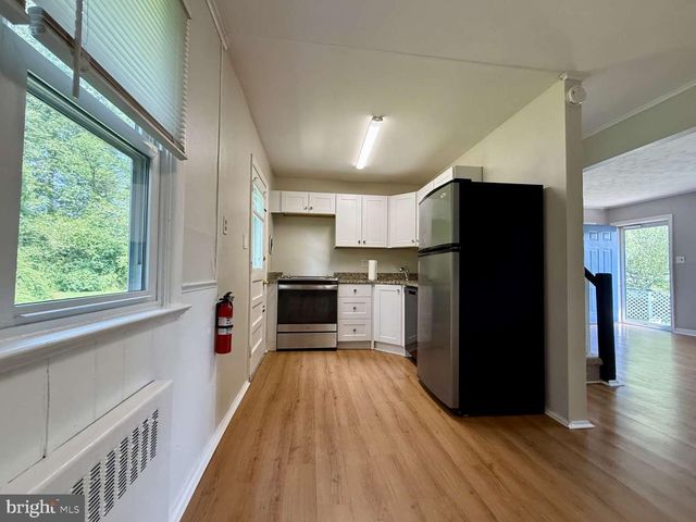 8 CONNELL CIR, Newark, DE 19711