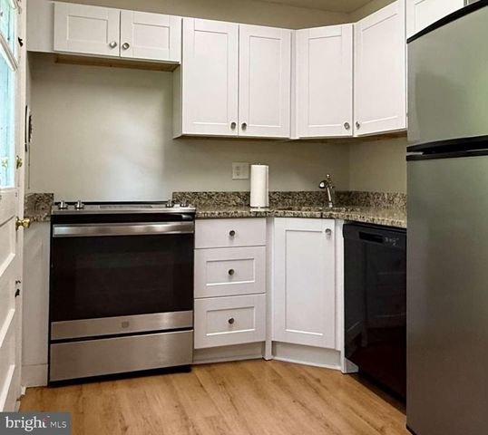 8 CONNELL CIR, Newark, DE 19711
