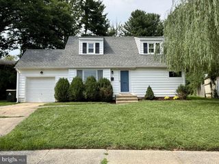 8 CONNELL CIR, Newark, DE 19711
