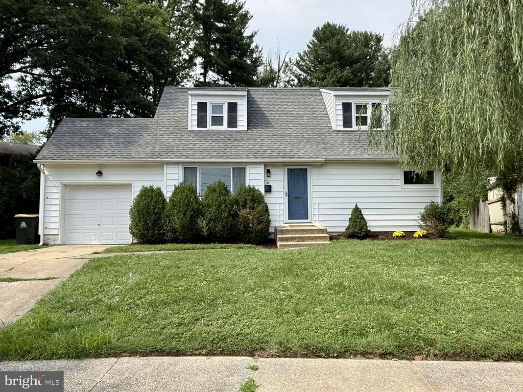 8 CONNELL CIR, Newark, DE 19711
